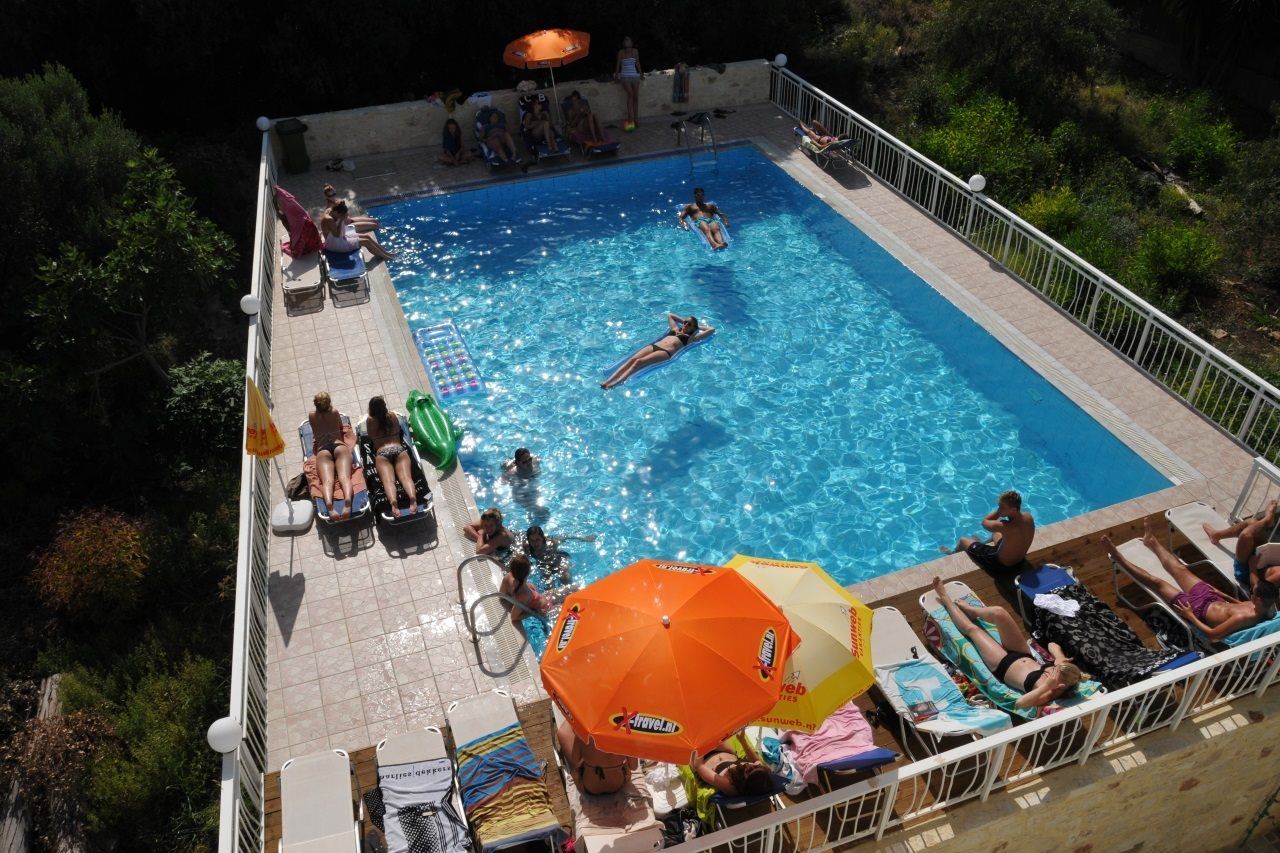 הרסוניסוס Acropolis Apartments מראה חיצוני תמונה